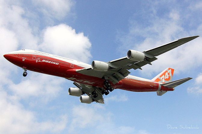 747-8i_n6067e_wide_angle